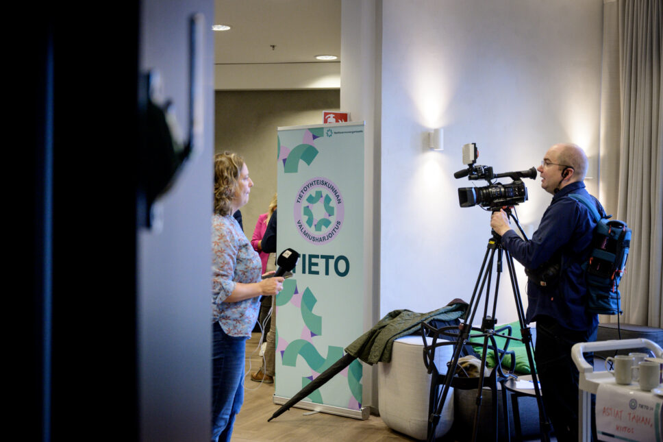 TIETO24 Viestintää