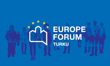 Eurooppa-foorumin logo sinisellä taustalla jossa ihmishahmoja. 