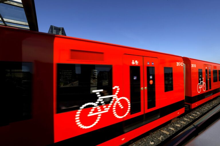 Metro lähikuvassa Kalasatamassa.